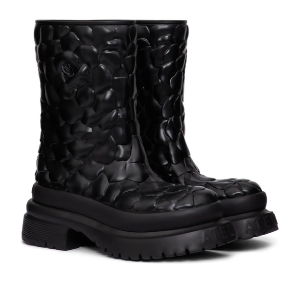 NIB $850 Valentino Atelier 03 Rose Edition Water Resistant Rain Boot in size 41! - Picture 1 of 6